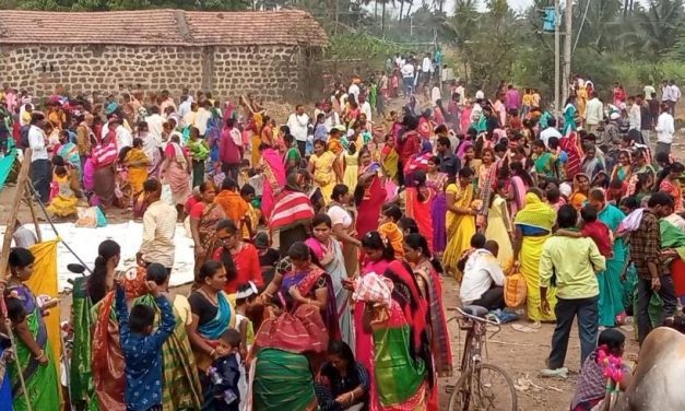 ಮುಗಳಖೋಡ ಪಟ್ಟಣದಲ್ಲಿ‌ ಯಲ್ಲಮ್ಮ ದೇವಿ ಜಾತ್ರೆಯಲ್ಲಿ ಜನಸ್ತೋಮ – ಕೊರೊನಾ ರೂಲ್ಸ್ ಬ್ರೇಕ್