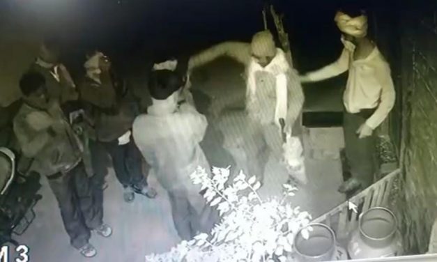 ತಲವಾರ ಹಿಡಿದುಕೊಂಡು ಕಳ್ಳತನಕ್ಕೆ ಬಂದ ಖತರ್ನಾಕ್ ಗ್ಯಾಂಗ್ – ವಿಡಿಯೋ