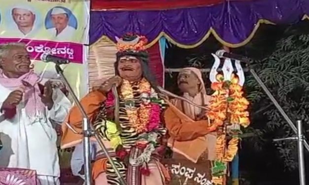 ನಿಜವಾದ ಹಾವು ಹಾಕಿಕೊಂಡು ನಾಟಕಕ್ಕೆ ಬಂದ ಕಲಾವಿದ – ವಿಡಿಯೋ