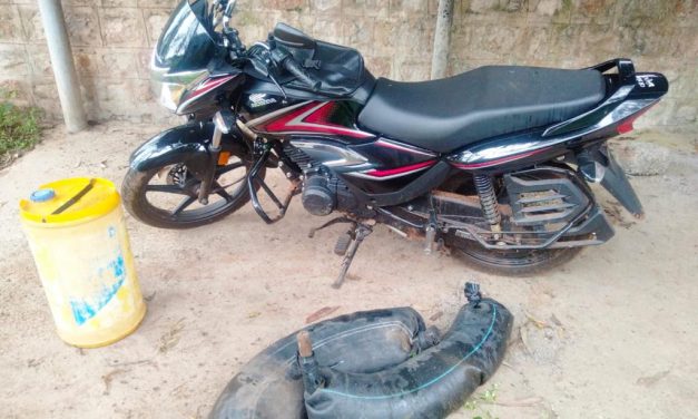 ಕಂಟ್ರಿ ಸಾರಾಯಿ ವಶಪಡಿಸಿಕೊಂಡ ಪೊಲೀಸರು : ಇಬ್ಬರ ಬಂಧನ