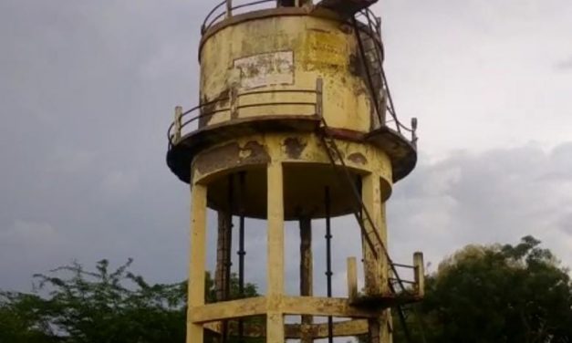 ಆಗೋ ಇಗೋ ಅನ್ನುತ್ತಿದೆ ಬೃಹತ್ ನೀರಿನ ಟ್ಯಾಂಕ್<br>ಭಯದ ಆತಂಕದಲ್ಲಿ ಗ್ರಾಮದ ಜನತೆ