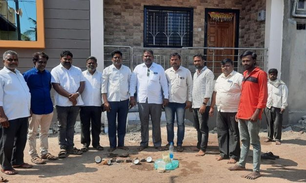 ಮೋಳೆ ಗ್ರಾಮದ ವಾರ್ಡ ನಂ.1 ಕ್ಕೆ ಎಂಟು ಲಕ್ಷ ಕಾಮಗಾರಿಗೆ ಗುದ್ದಲಿ ಪೂಜೆ