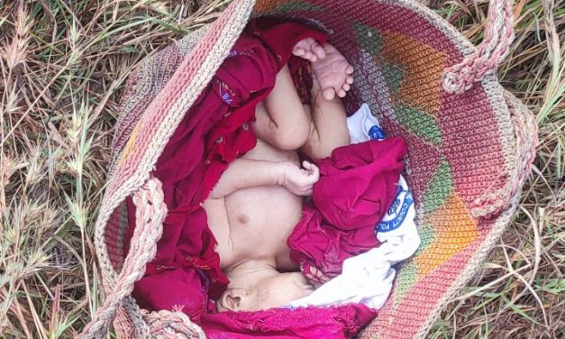 ಎರಡು ದಿನದ ಮಗುವನ್ನ ಕೈಚೀಲದಲ್ಲಿ ಹಾಕಿ ಬಿಟ್ಟು ಹೋದ ಪಾಪಿಗಳು