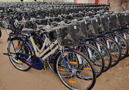 ಹೈಸ್ಕೂಲ ವಿದ್ಯಾರ್ಥಿಗಳಿಗೆ ಸೈಕಲ ಕೊಡೊದು ಯಾವಾಗ?