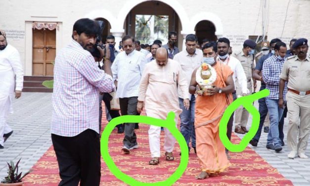 ಮುಗಳಖೋಡದ ಜಿಡ್ಗಾ ಮಠದಲ್ಲಿ ಚಪ್ಪಲಿ ಧರಿಸಿ ಬಂದ ಸಿಎಂ ಬಸವರಾಜ ಬೊಮ್ಮಾಯಿ