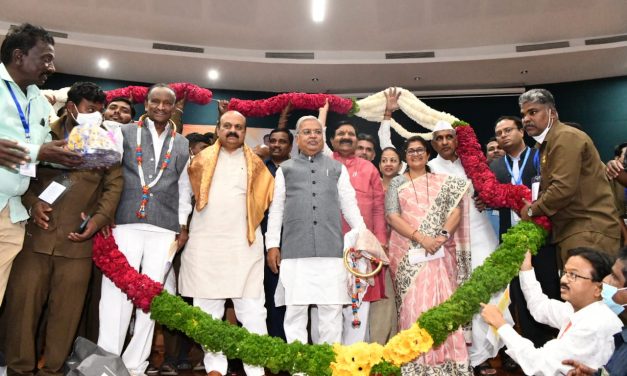 ಪೌರಕಾರ್ಮಿಕರಿಗೆ ಆದೇಶ ಪತ್ರ ರಾಜ್ಯದ 42000 ಪೌರಕಾರ್ಮಿಕರನ್ನು ಖಾಯಂಗೊಳಿಸಲು ಕ್ರಮ : ಸಿಎಂ ಬೊಮ್ಮಾಯಿ