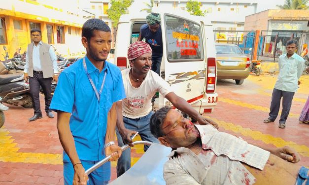 ಬೈಕ್ ಅಪಘಾತ : ಗಾಯಾಳುವಿನ ಪ್ರಾಣರಕ್ಷಣೆಗೆ ಧಾವಿಸಿದ ಚಿಕ್ಕೋಡಿ ಉಪ ವಿಭಾಗಾಧಿಕಾರಿ ಮಾಧವ