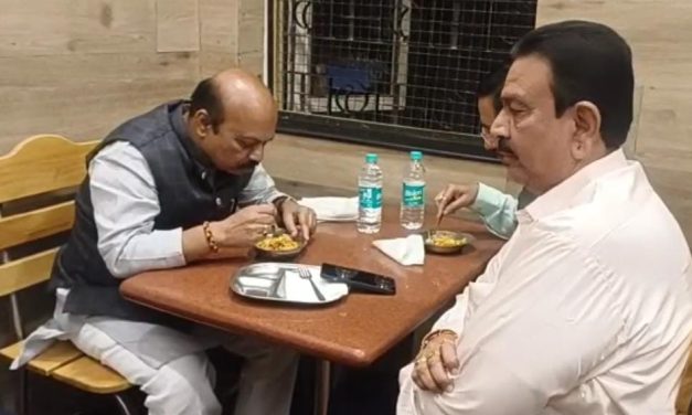 VIDIO : ಮಿಸ್ಸಳ್ ಪಾವ್ ಸವಿದ ಸಿಎಂ & ಕೇಂದ್ರ ಸಚಿವ<br>