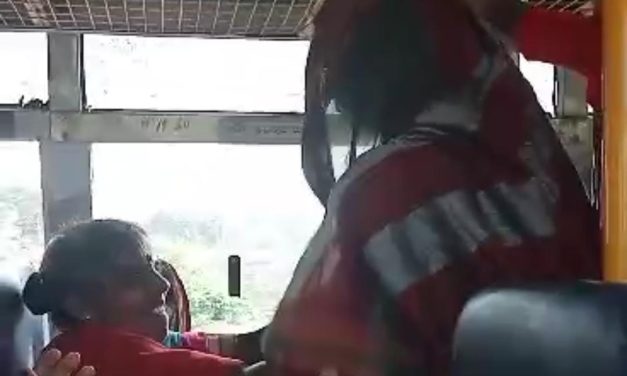 VIDIO : ಶಕ್ತಿ ಯೋಜನೆ ಇಫೇಕ್ಟ್ ಬಸ್‌ನಲ್ಲಿ ಸೀಟ್‌ಗಾಗಿ ಜಡೆ ಜಗಳ