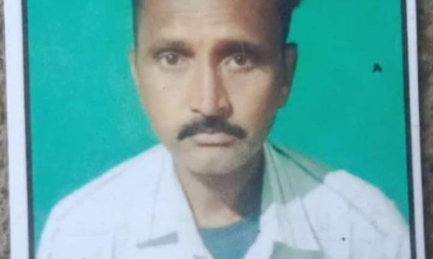 ತಲೆ ಮೇಲೆ ಕಲ್ಲು ಎತ್ತಾಕಿ ಕೊಲೆ : ಮುಗಿಲು ಮುಟ್ಟಿದ ಕುಟುಂಬಸ್ಥರ ಆಕ್ರಂದನ