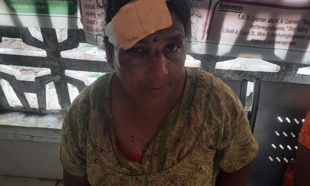 ಚಾಕು ಇರಿದು ಮನೆ ಕಳ್ಳತನ 10 ಗ್ರಾಂ ಚಿನ್ನ 20 ಸಾವಿರ ದೋಚಿ ಪರಾರಿ