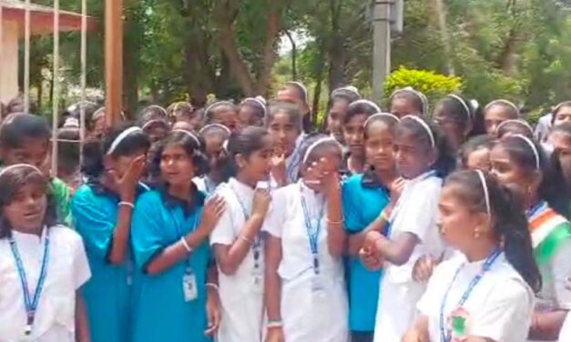 Vidio : ಪ್ರೀತಿಯ ಶಿಕ್ಷಕನ ವರ್ಗಾವಣೆಗೆ ಬಿಕ್ಕಿ ಬಿಕ್ಕಿ ಅತ್ತ ಮಕ್ಕಳು
