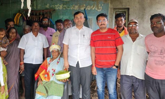 ಗೃಹಲಕ್ಷ್ಮೀ ಹಣದಿಂದ ಊರಿಗೆ ಹೋಳಿಗೆ ಊಟ ಹಾಕಿಸಿದ ಅಜ್ಜಿಗೆ ರೇಷ್ಮೆ ಸೀರೆ ಕಳುಹಿಸಿಕೊಟ್ಟ ಸಚಿವೆ ಹೆಬ್ಬಾಳಕರ