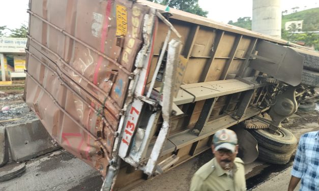 ನಿಪ್ಪಾಣಿ ಸ್ಥವನಿಧಿ ಘಾಟ್ ಬಳಿ‌ 8 ವಾಹನಗಳ ನಡುವೆ ಸರಣಿ ಅಪಘಾತ