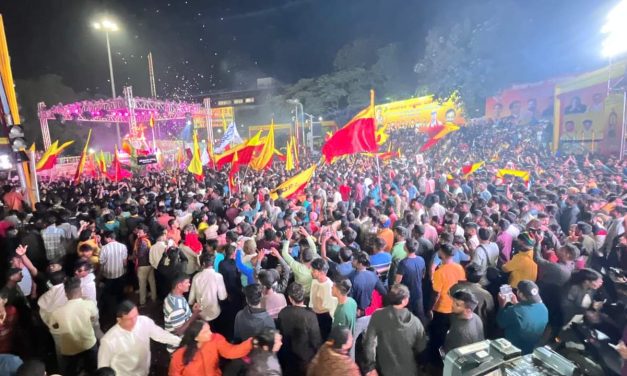 ಬೆಳಗಾವಿಯಲ್ಲಿ ಮಧ್ಯರಾತ್ರಿಯೇ ಮುಗಿಲು ಮುಟ್ಟಿದ ರಾಜ್ಯೋತ್ಸವ ಸಂಭ್ರಮ : ಕುಣಿದು ಕುಪ್ಪಳಿಸಿದ ಸಾವಿರಾರು ಕನ್ನಡಿಗರು
