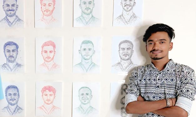 ವಿಡಿಯೋ‌ – ಒಂದೇ ಸಮಯಕ್ಕೆ 11 ಆಟಗಾರರ ಚಿತ್ರ ತೆಗೆದು ಆರ್‌ಸಿಬಿ ಅಭಿಮಾನಿ