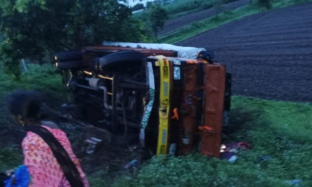 ಬೈಕ್ ಹಿಂಬದಿಯಿಂದ ಡಿಕ್ಕಿ‌ ಹೊಡೆದ ಟ್ರಕ್, ಇಬ್ಬರು ಸಾವು