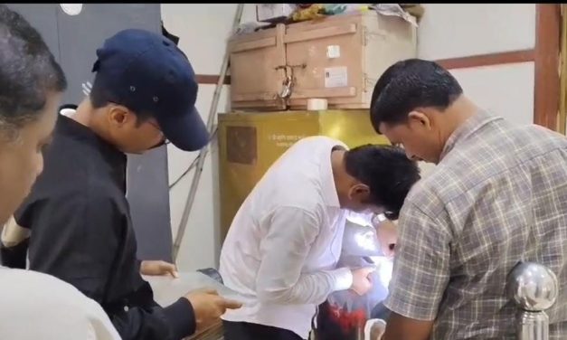 ಪೊಲೀಸ್ ಠಾಣೆ ಎದುರೆ ಕಳ್ಳರ ಕೈ ಚಳಕ, ದೇವರ ಹುಂಡಿ ಕದ್ದ ಖದಿಮರು