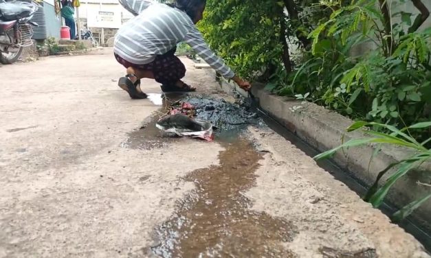 ಸಂಬರಗಿ ಗ್ರಾಮದಲ್ಲಿ ಅಸ್ವಚ್ಛತೆ, ಇದೆಂಥಾ ದುಸ್ಥಿತಿ, ಹಲವಾರು ಬಾರಿ ಮನವಿ ಮಾಡಿದ್ರೂ ಅಧ್ಯಕ್ಷರು, ಅಭಿವೃದ್ಧಿ ಅಧಿಕಾರಿ ಡೋಂಟ್ ಕೇರ್.!