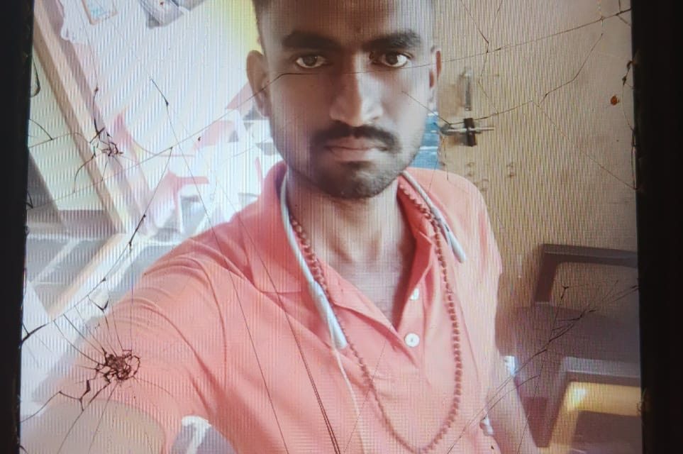 ಕೋರ್ಟ್ ಆವರಣದಲ್ಲೇ ಪತ್ನಿ ಮೇಲೆ ಮಚ್ಚಿನಿಂದ ಮಾರಣಾಂತಿ ಹಲ್ಲೆಗೈದ ಪತಿ!