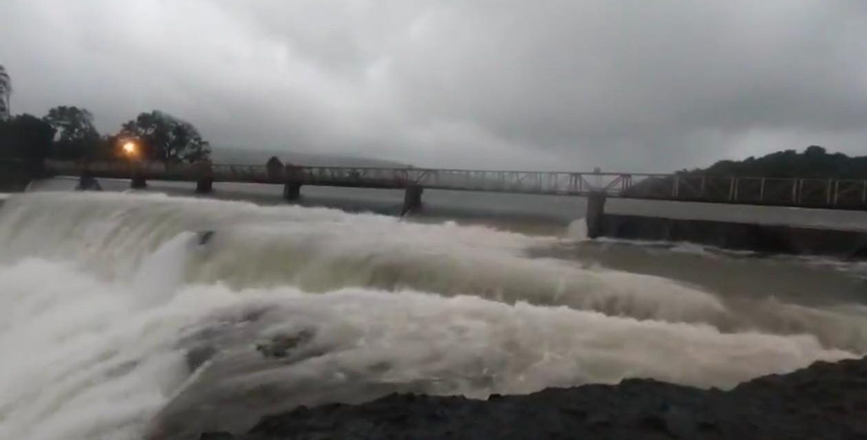 Alert : ರಾಧಾನಗರಿ ಜಲಾಶಯ ಸಂಪೂರ್ಣ ಭರ್ತಿ : 3 ಗೇಟ್ ಓಪನ್ : ಗಡಿ ಭಾಗಕ್ಕೆ ಪ್ರವಾಹದ ಭೀತಿ
