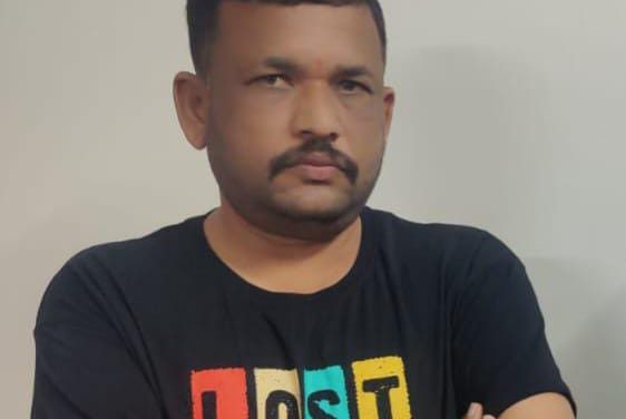 ಪಾಠ ಹೇಳಿಕೊಟ್ಟ ವಿಧ್ಯಾರ್ಥಿನಿ ಜೊತೆಗೆ ಶಿಕ್ಷಕ ಎಸ್ಕೇಪ