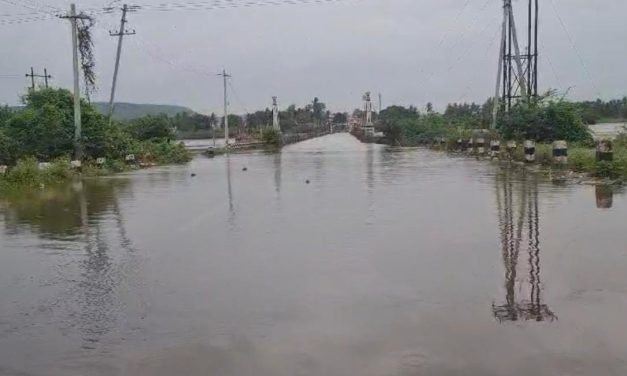 ಗೋಕಾಕ ತಾಲೂಕಿನ ಲೋಳಸೂರ್ ಸೇತುವೆ ಸಂಪೂರ್ಣ ಜಲಾವೃತ ಜತ್ತ ಜಾಂಬೋಟಿ ರಾಜ್ಯ ಹೆದ್ದಾರಿ ಸಂಪರ್ಕ ಕಡಿತ