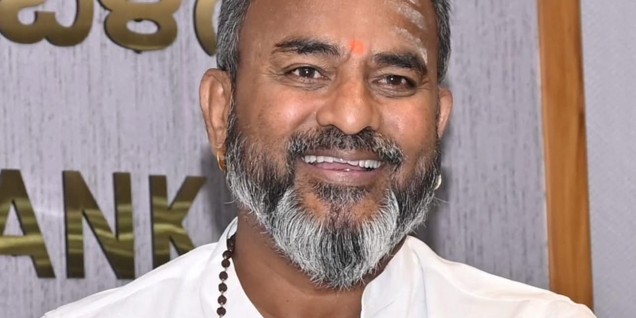 ಬೆಳಗಾವಿ ಪ್ರತಿಷ್ಠತ ಡಿಸಿಸಿ ಬ್ಯಾಂಕ್ ನಿರ್ದೇಶಕ ಸ್ಥಾನಕ್ಕೆ ಚುನಾವಣೆ ನಾಮಪತ್ರ ಸಲ್ಲಿಕೆ ಮಾಡಿದ ಮಾಜಿ ಸಂಸದ ರಮೇಶ್ ಕತ್ತಿ