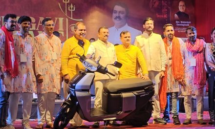 ‘ಆರ್ಬಿಟರ್’ ಎಲೆಕ್ಟ್ರಿಕ್ ವಾಹನವನ್ನು ಲಾಂಚ್ ಮಾಡಿದ ಹೈ-ಟೆಕ್ ಟಿ.ವಿ.ಎಸ್ – ದಸರಾದಿಂದ ದೀಪಾವಳಿ ವರೆಗೆ ವಿಶೇಷ ಆಫರ್ ಇಂದೇ ತ್ವರೆ ಮಾಡಿ