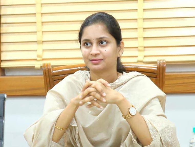 VIDIO – ಈಗ ಸಿದ್ದರಾಮಯ್ಯ ಸಿಎಂ ಆಗಿ ಮುಂದುವರೆಯಬೇಕು ಮುಂದೆ ನಮ್ಮ ತಂದೆ ಸಿಎಂ ಆಗಬೇಕು – ಪ್ರಿಯಂಕಾ ಜಾರಕಿಹೋಳಿ