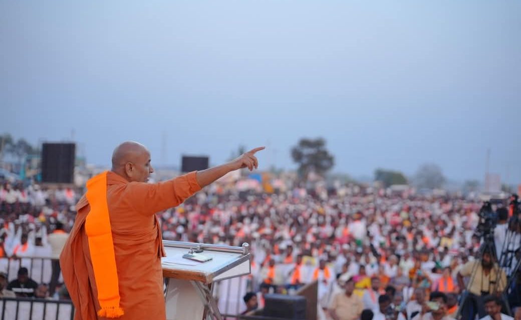 ಕನ್ಹೇರಿ ಶ್ರೀಗಳಿಗೆ ವಿಜಯಪುರ ಜಿಲ್ಲಾ ಪ್ರವೇಶ ನಿರ್ಬಂಧ ಮುಕ್ತಾಯ – ಸಚಿವ ಎಂಬಿ ಪಾಟೀಲ್ ಕ್ಷೇತ್ರದಲ್ಲಿ ಕನ್ಹೇರಿ ಶ್ರೀ ಪರ ಸ್ವಾಮೀಜಿಗಳ ಶಕ್ತಿ ಪ್ರದರ್ಶನ