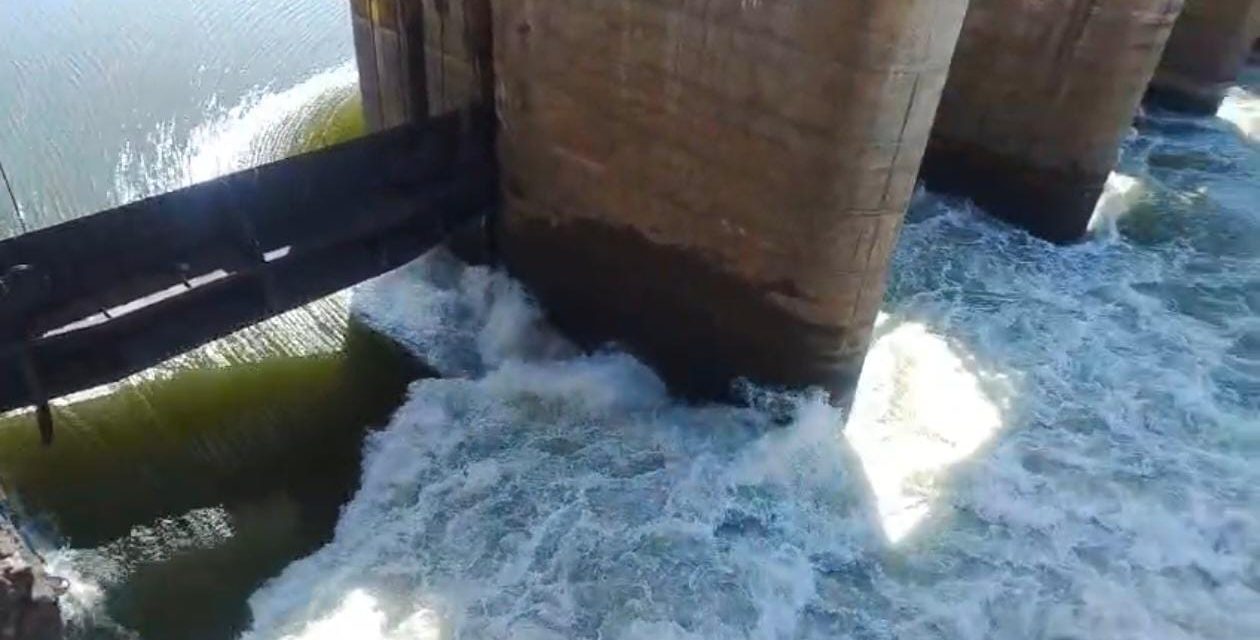 ಹಿಪ್ಪರಗಿ ಬ್ಯಾರೇಜ್ ಮೂಲಕ ಹರಿದು ಹೋದ ಕೃಷ್ಣೆಯ 10 ಅಡಿ ನೀರು!!! ಕೃಷ್ಣಾ ನದಿ ಬತ್ತಿ ಹೋಗುವ ಭೀತಿ, ರೈತರಲ್ಲಿ ಆತಂಕ