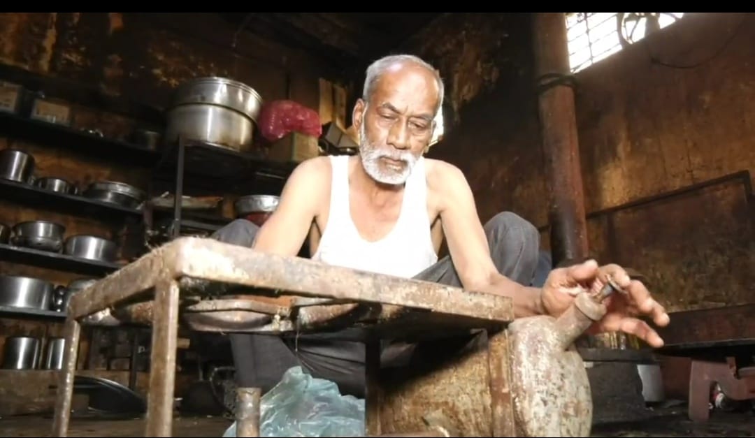 ಫೈನಾನ್ಸ್ ನಲ್ಲಿ ಸಾಲ ಹೊಟೆಲ್ ಬಂದ್ ಆಗಿದ್ದಕ್ಕೆ ಮಾಲೀಕ ಆತ್ಮಹತ್ಯೆ