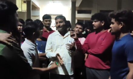 ವಿಡಿಯೋ – ಕಲುಷಿತ ಆಹಾರ ಸೇವನೆ ಆರೋಪ 30 ವಿದ್ಯಾರ್ಥಿಗಳು ಅಸ್ವಸ್ಥ. ಬೆಳಗಾವಿ ತಾಲೂಕಿನ ಮಚ್ಛೆ ಹಾಸ್ಟೆಲ್‌ನಲ್ಲಿ ವಿದ್ಯಾರ್ಥಿಗಳ ಪ್ರತಿಭಟನೆ